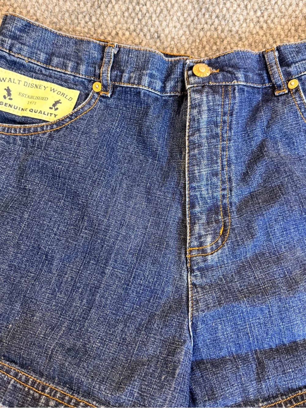 Walt Disney World Women’s High Rise Denim Jean Shorts Size 8 Dark Wash Mickey - Picture 2 of 12